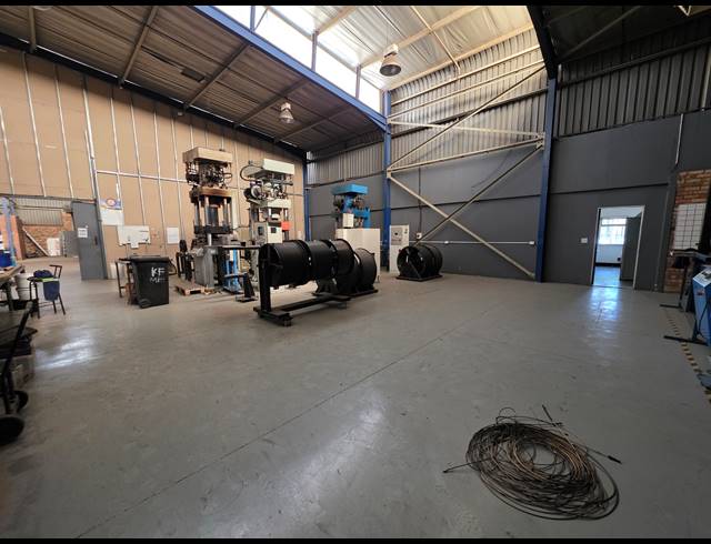 3,168M² WAREHOUSE FOR SALE IN SELBY